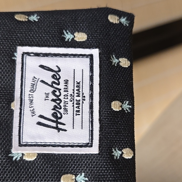 Herschel Supply Pinapple Pouch - Picture 3 of 9